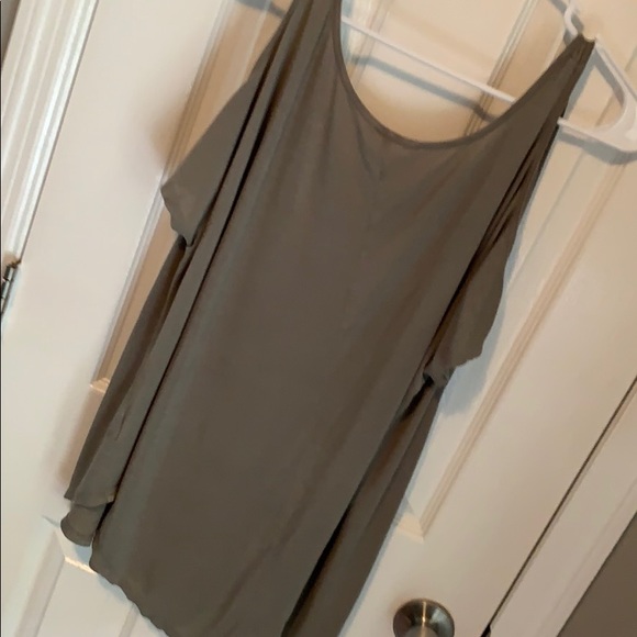 Cut out Shoulder Top - Picture 7 of 8